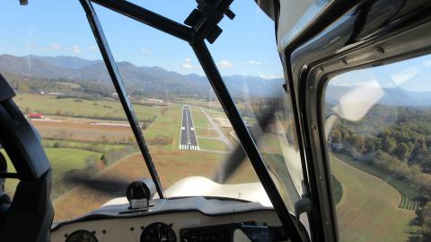 1A5 2023-10-18 From West on Final for RW7