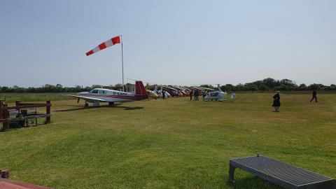EKSS Windsock, gyrocopters in background