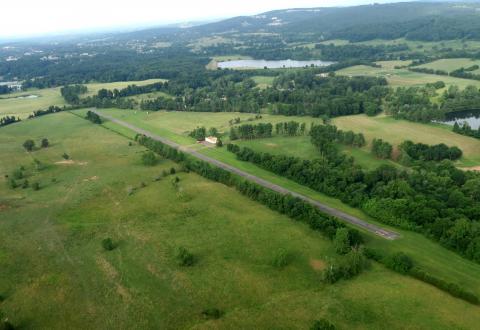 Airlie (2VA9) looking Southwest