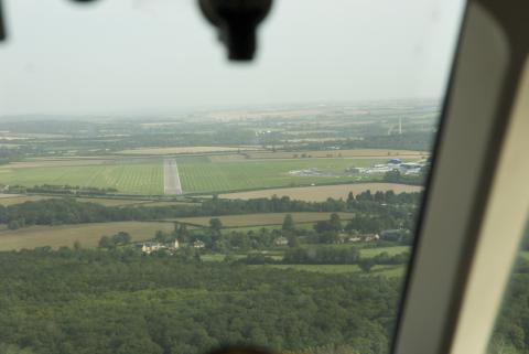 Final approach on runway 01 at EGTK