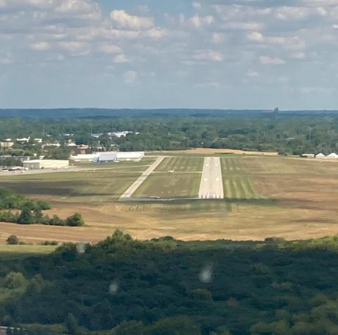 aerial pic of KARB Ann Arbor Rwy 06 final