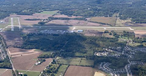 KBMG (Bloomington, IN) from E, 3500'