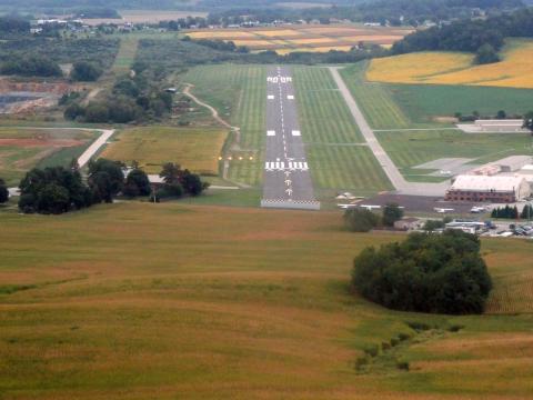 THV - York Airport RNWY 17