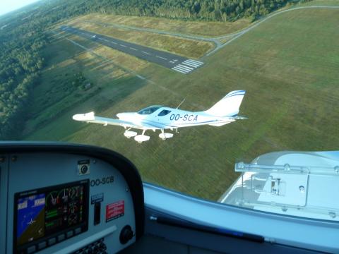 Koninklijke Aeroclub Brasschaat PS-28 Cruisers over Brasschaat Airfield