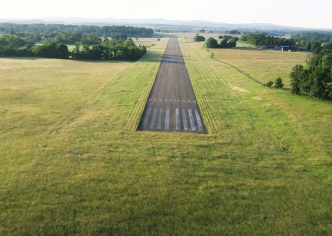 Upperville (2VG2) Looking West