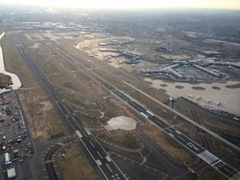 newark airport runway