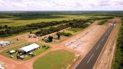 Vista do centro da pista no sentido da cabeceira 17